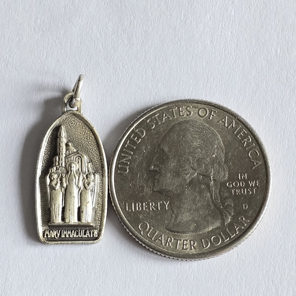 Vintage Creed religious medal pendant charm Mary Immaculate 1959 - Picture 4 of 7